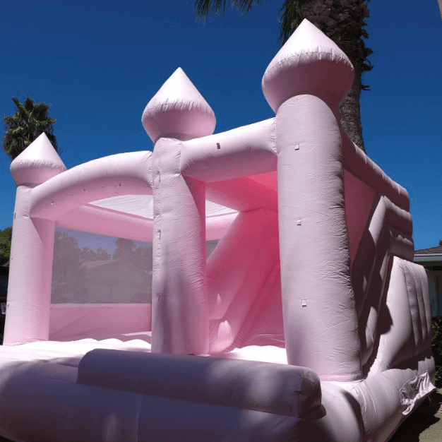 Bounce house -0